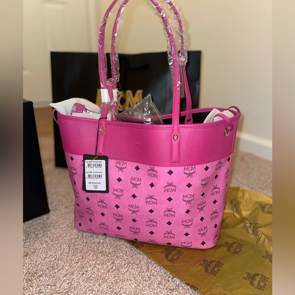 MCM Handbags - MCM Aren Shopper Medium Tote with Detachable Clutch NWT Pink and Black authentic